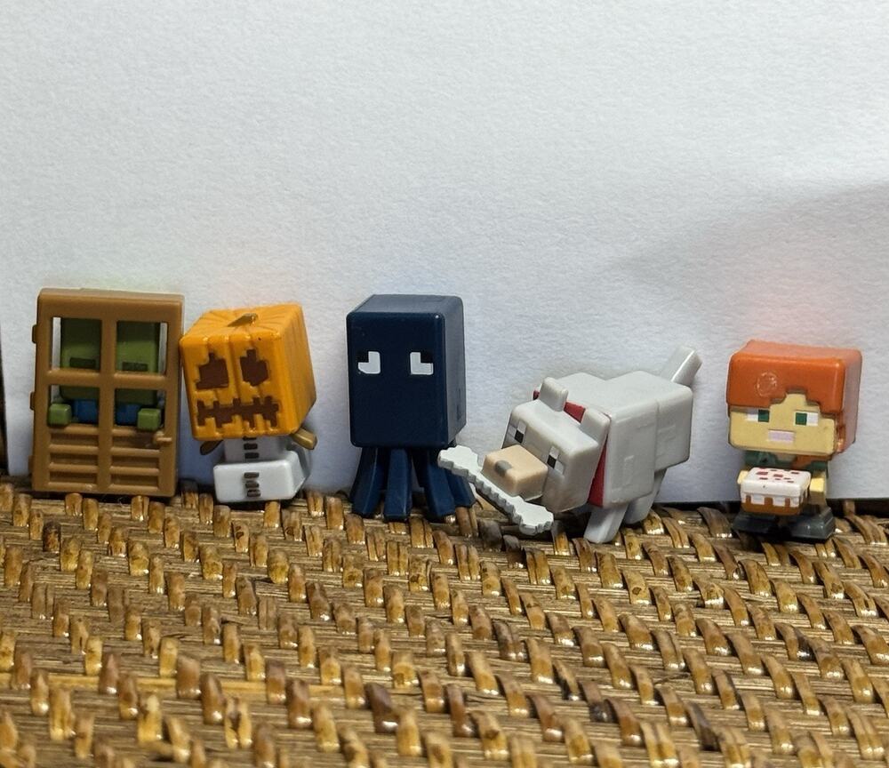 Minecraft Mini-Figures 1" Wolf w/ Bone Alex Zombie Squid Snow Golem Mojang